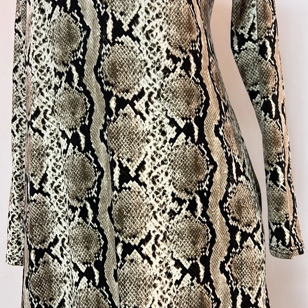 SnakeSkin 🐍 mini dress. Size medium. - Picture 3 of 4